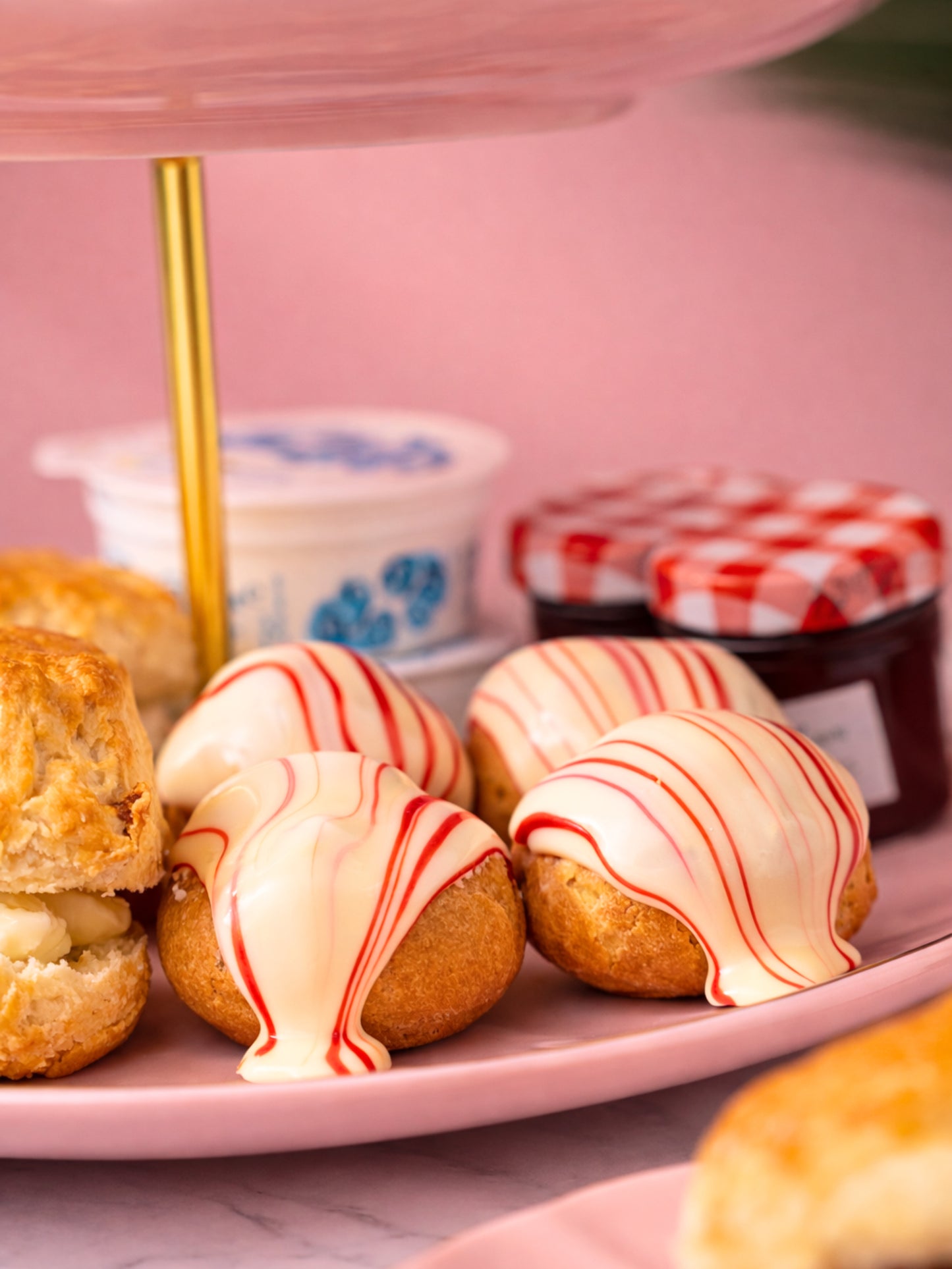 Rosé & Strawberry Sweet Treats Hamper